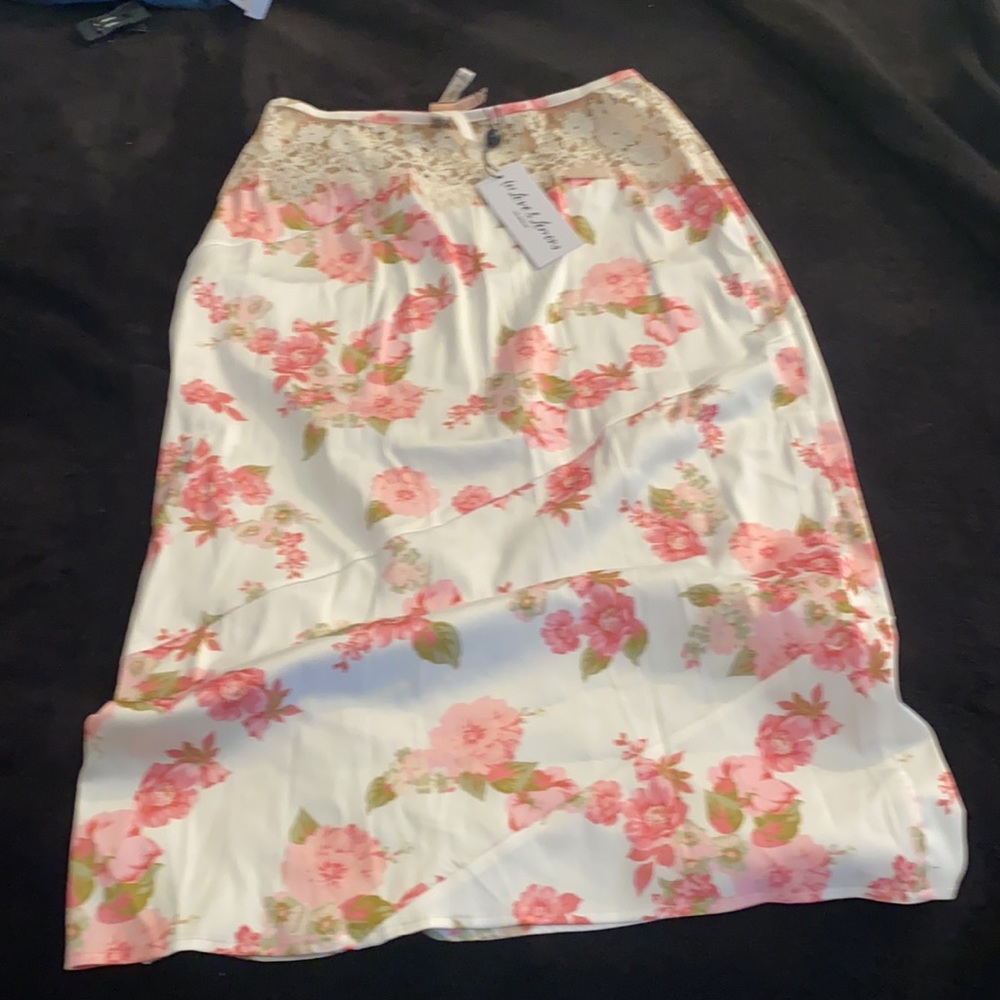 Victoria’s Secrets for Love of Lemon pink and white flowered skirt size M